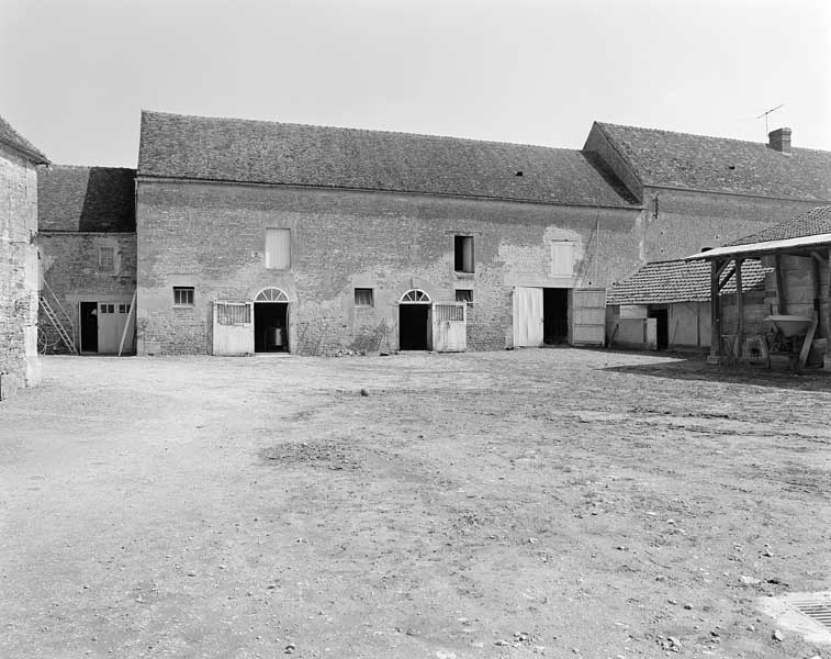 Dépendances agricoles, bâtiment est. Elévation extérieure ouest sur cour.