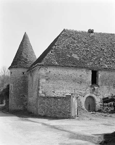 La Poterie de Vignats. Manoir, tourelle d'angle. ; Guêprei, la Poterie de Vignats. Manoir, tourelle d'angle.
