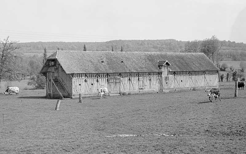Etables, élévation extérieure sud.