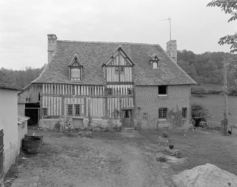 Le Londel. Ferme. Logis, élévation extérieure sud sur cour. ; Logis, élévation extérieure sud sur cour.
