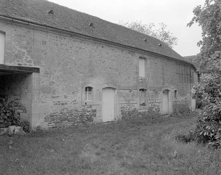 Ecuries, élévation extérieure nord sur cour.
