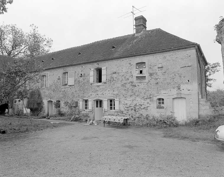 Communs, élévation extérieure est sur cour. ; Le Londel. Manoir. Communs, élévation extérieure est sur cour.