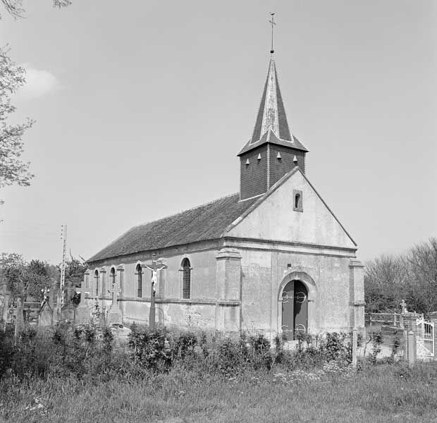 Vue du sud-ouest. ; Montormel, le Manoir : église paroissiale Notre-Dame, vue du sud-ouest.