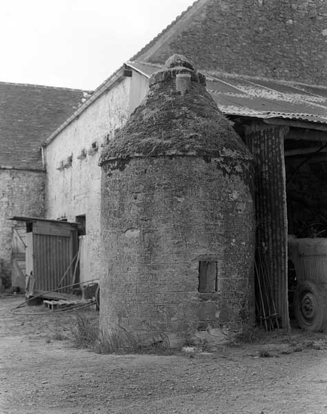 La Maison Blanche. Relais de poste. Puit. ; Puits.