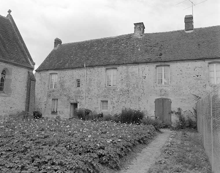 Logis, élévation extérieure est sur jardin.