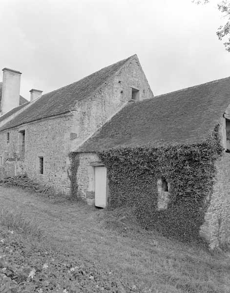 Pressoir et porcherie vus du sud ouest.