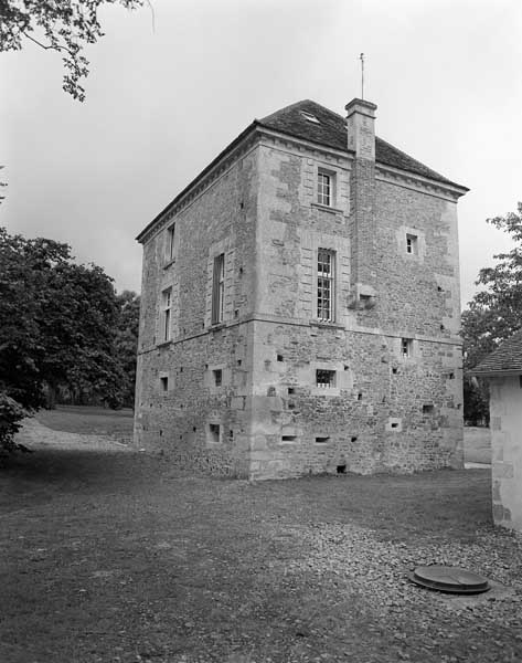 La Normandière. Manoir. Pavillon sud est, vu du nord est. ; Pavillon sud est, vu du nord est.