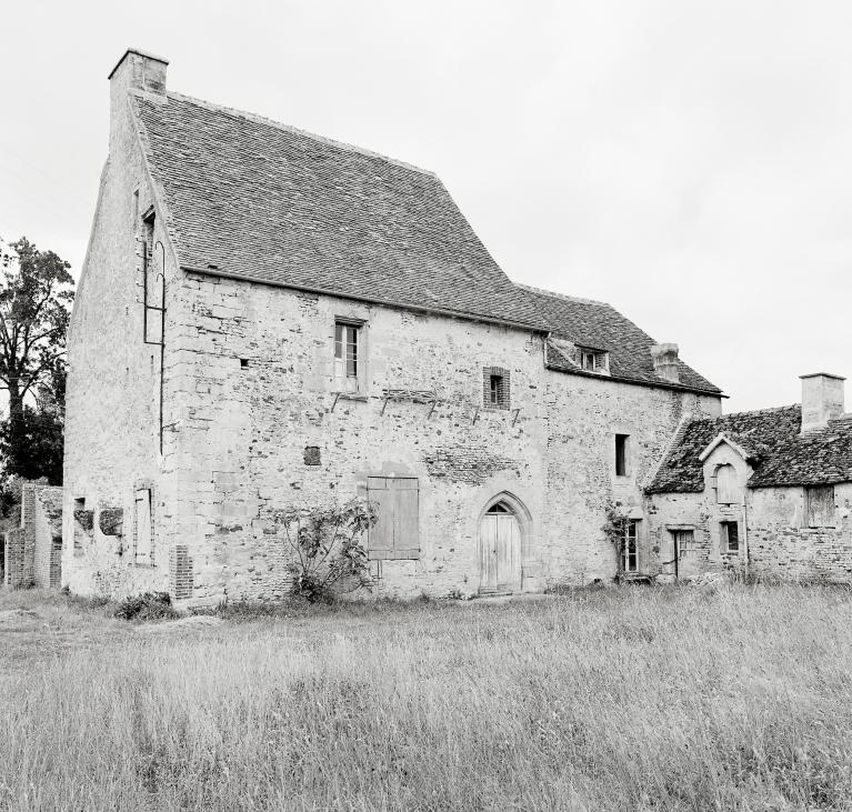 Logis, élévation extérieure est sur cour. ; Ferme de Charleval. Logis, élévation extérieure est sur cour.