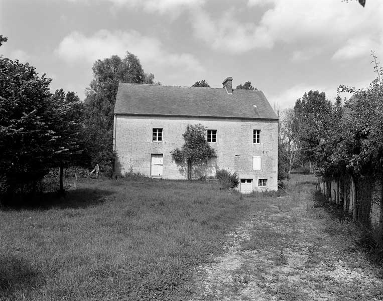 Le Moulin de Moissy. Moulin. Elévation extérieure sud. ; Elévation extérieure sud. ; Aubry-en-Exmes, le moulin de Moissy.