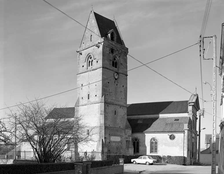 Eglise paroissiale Saint-Pierre Saint-Paul. Elévation extérieure ouest. ; Elévation extérieure ouest.