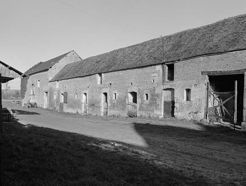 Ecuries, élévation extérieure sud.