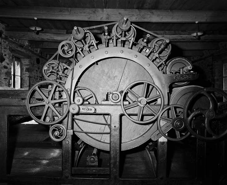 Machine à démêler, à torsader : cardefileuse 1, détail des engrenages.