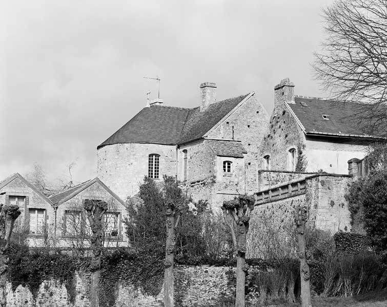 Front ouest de l'enceinte, tour n°3.