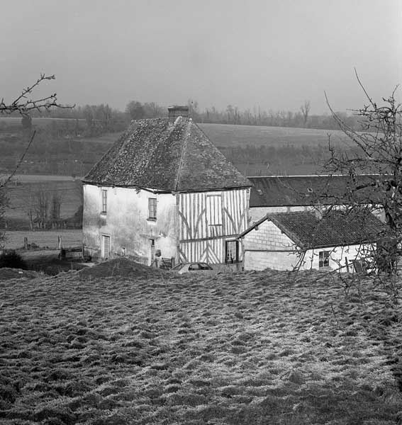 Le Logis. Manoir. Vue du sud-ouest. ; Vue du sud-ouest.