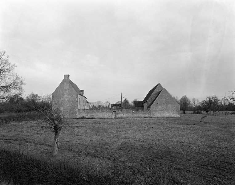 Les Sceaux. Ferme. Vue d'ensemble du sud. ; Vue d'ensemble du sud.