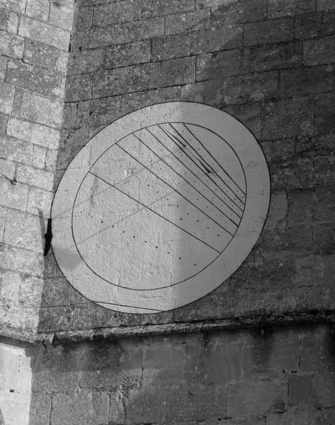 Tour, élévation extérieure ouest, cadran lunaire.