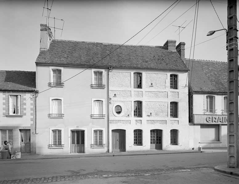 Elévation extérieure sud sur rue.