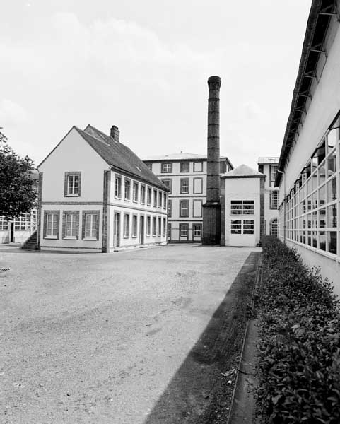 Bureau, cheminée d'usine, chaufferie et atelier de fabrication (3), vue prise du nord ouest.