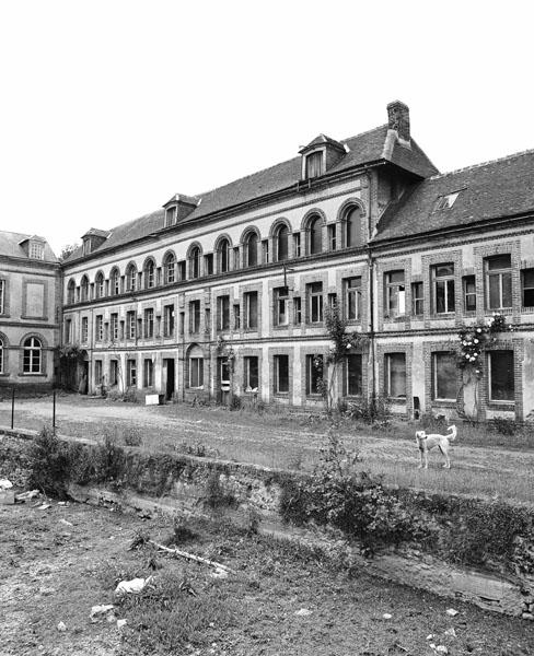 Ateliers de fabrication (1). Elévation sur cour.