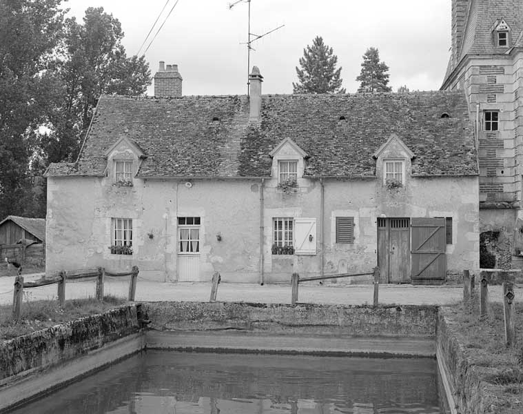 Ferme du château, logis, élévation extérieure ouest sur cour.