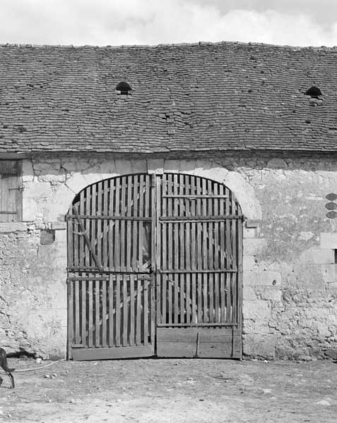 La Drouinière. Porte de la grange.