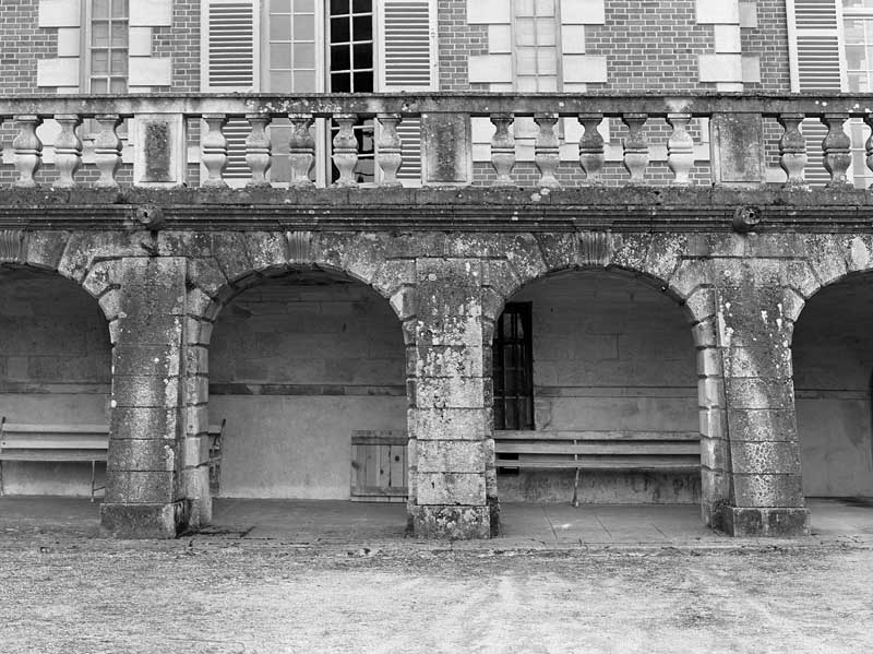 Logis, élévation extérieure est. Détail de l'étage de soubassement.