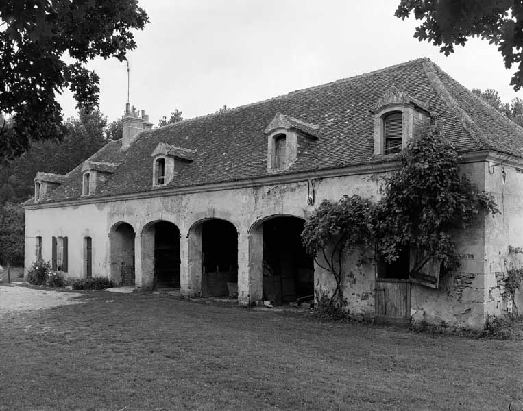 La Basse Cour. Charretterie, vue prise de l'est. ; Charretterie, vue prise de l'est.