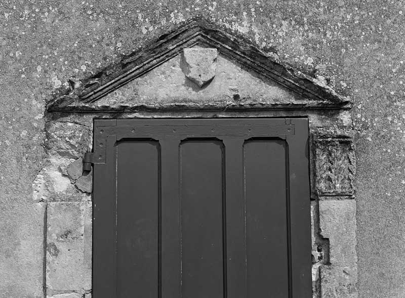 Transept, croisillon sud, élévation extérieure ouest, détail de la porte.