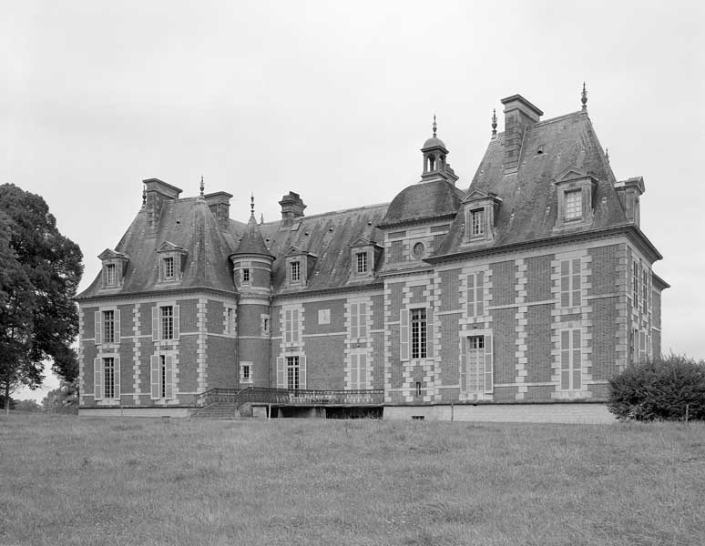 Manoir puis château de Lonné. Logis, élévation extérieure ouest sur jardin. ; Logis, élévation extérieure ouest sur jardin.