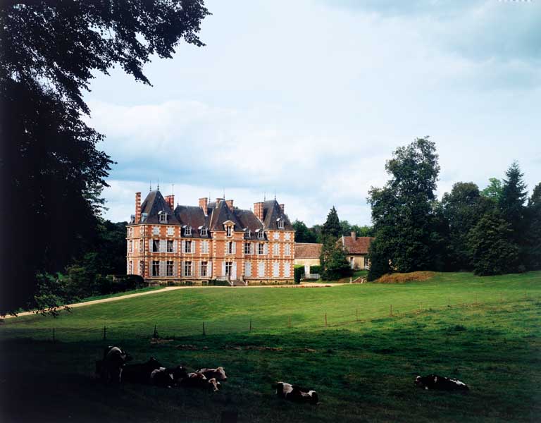 Château. Vue d'ensemble du sud-ouest. ; Vue d'ensemble du sud-ouest. ; Pouvrai, vue d'ensemble du château.