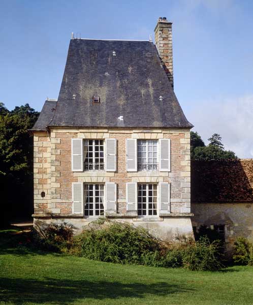 Pavillon du régisseur, élévation extérieure est. ; Igé, château de Lonné : pavillon du régisseur du manoir, puis château.