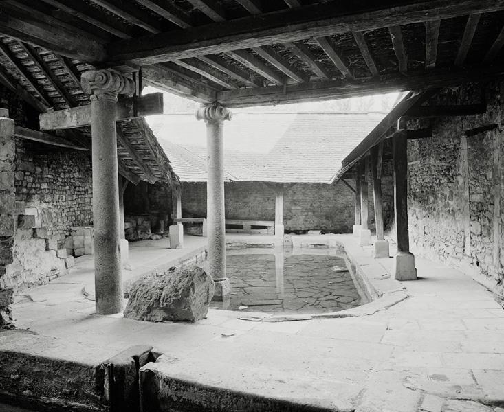 Lavoir, grand bassin, vue prise vers le Nord.