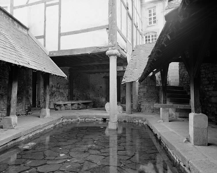 Lavoir, rue de la Roche. Grand Bassin, vue prise vers le sud.