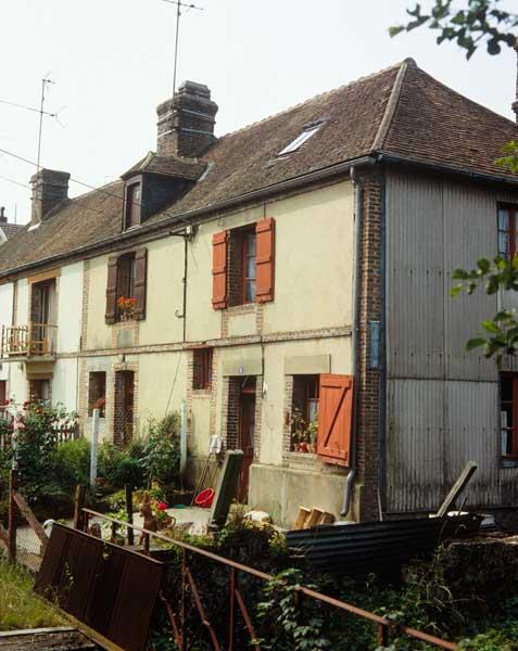 Logements d'ouvriers (1). Vue prise du nord-est.