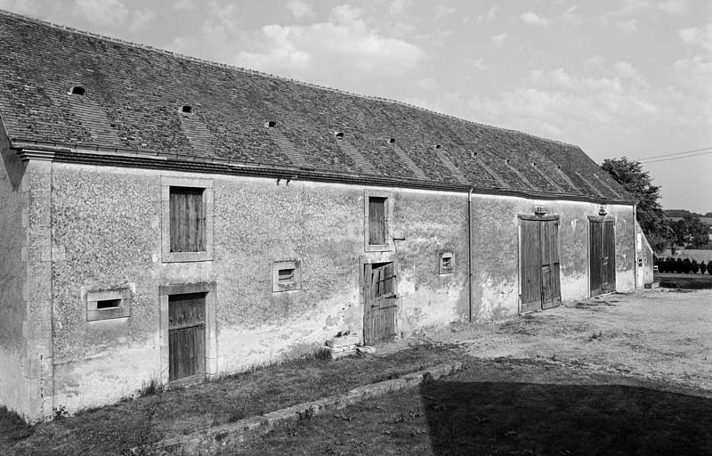 Etables et grange, élévation extérieure ouest sur cour.