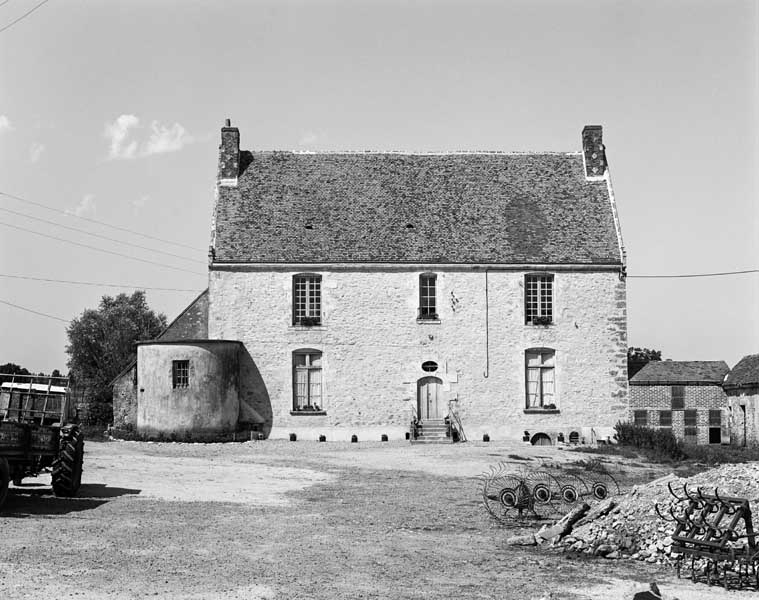 La Chenaie. Logis, élévation extérieure sud sur cour. ; Logis, élévation extérieure sud sur cour.