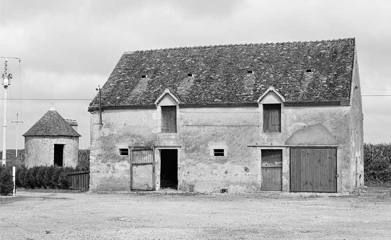 Etables, élévation extérieure sud sur cour.