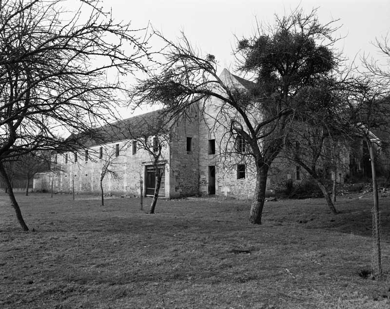 Bâtiment du moulin et étables, vue du sud-est.