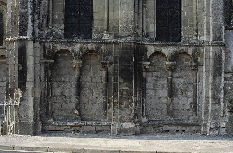 Elévation extérieure nord du bras nord du transept, premier niveau.