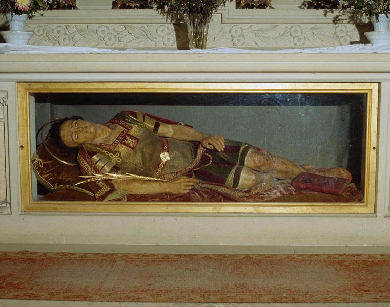 Soldat romain gisant dans la chapelle des Armées.