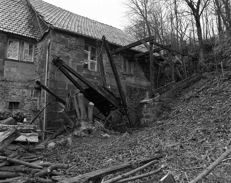Elévation extérieure sud-ouest, vestiges de la roue.