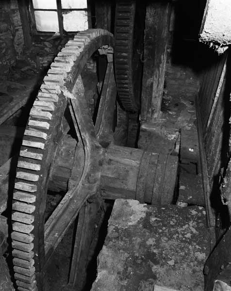 Transmission de la roue, détail des engrenages en bois.