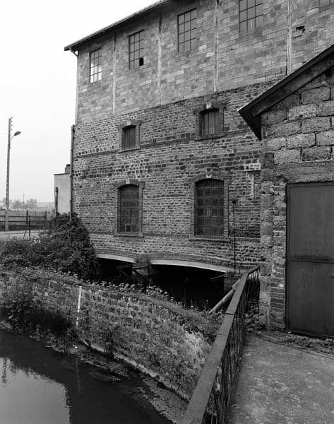 Filature et tissage de la Blanchardière, bâtiment de la teinturerie, élévation sud, vue partielle.