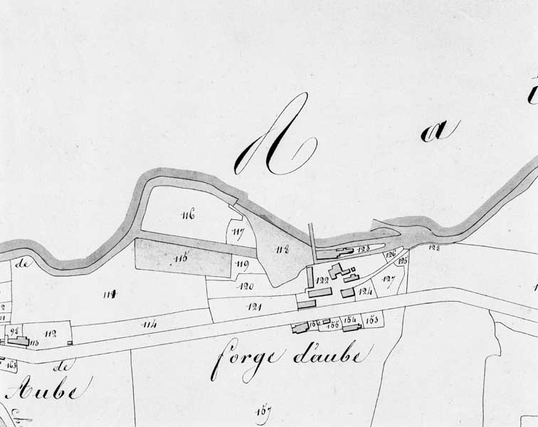 Extrait du plan cadastral de la commune d'Aube. Section C. Forge et système hydraulique.- Plan cadastral, vers 1820. (AD Orne. 3 P 2/008).