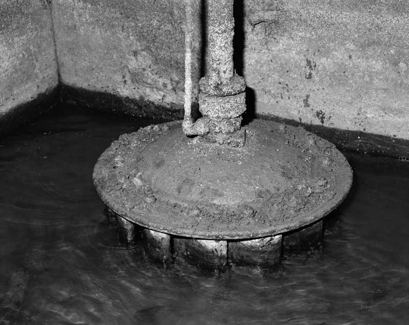 Turbine de l'ancien moulin à huile.- Photographie ancienne, 1985.