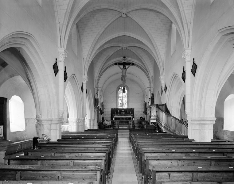 Elevation intérieure, vue de la nef vers le choeur. ; Barbery. Eglise paroissiale Saint-Pierre, élevation intérieure, vue de la nef vers le choeur.