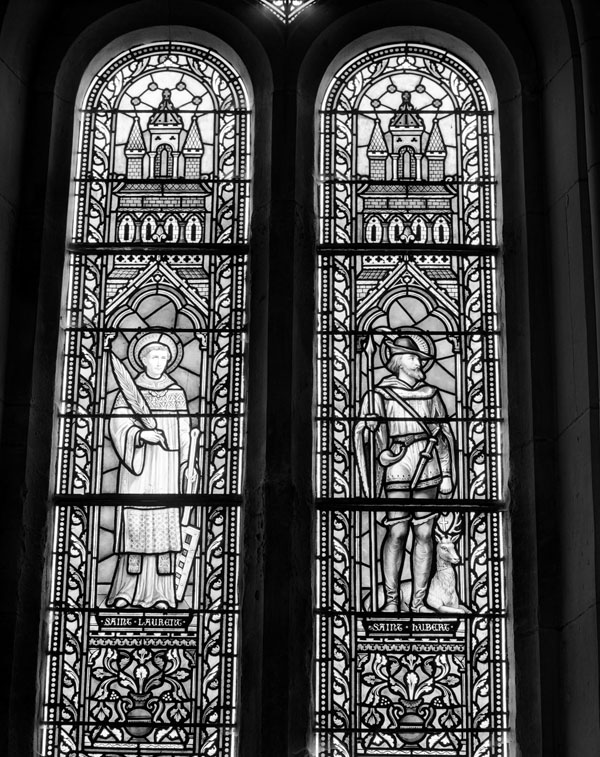 Ensemble de 4 verrières figurées : Assomption, Remise des clés, saint Laurent et saint Hubert, Apparition du Sacré-Coeur