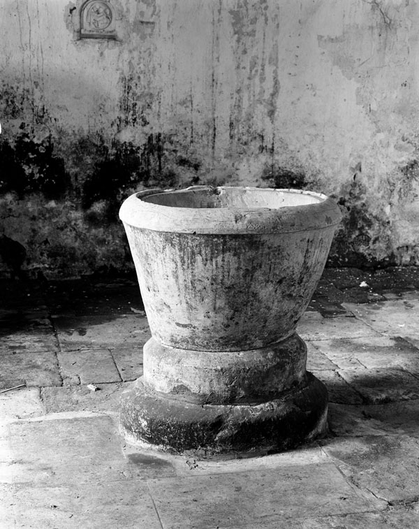 Fonts baptismaux. Vue d'ensemble.