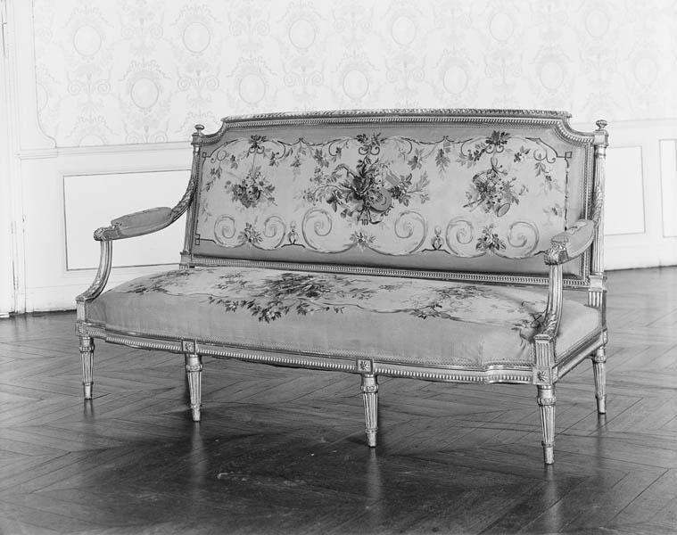 Canapé, style Louis XVI