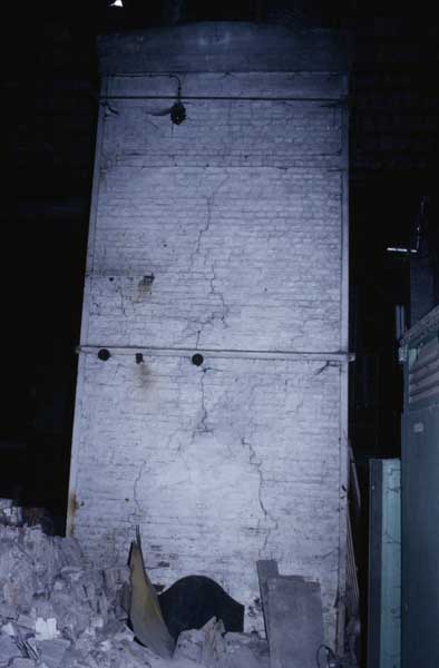 Détail : base de la cheminée.